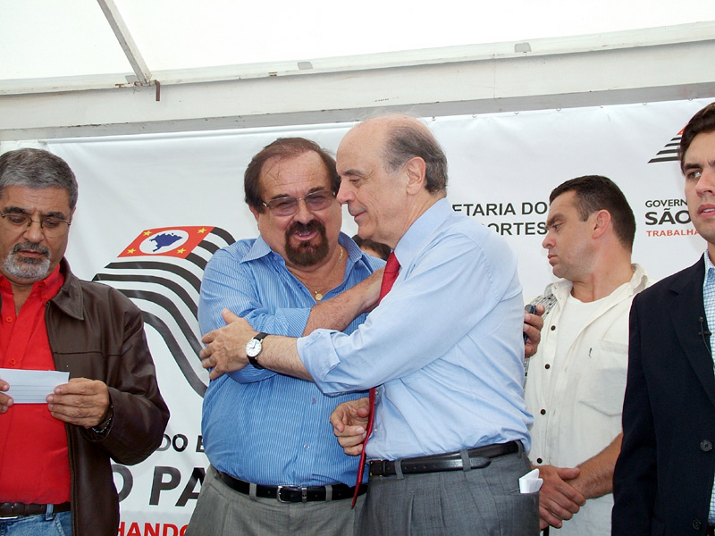 Deputado Aldo Demarchi com o governador Jos Serra<a style='float:right;color:#ccc' href='https://www3.al.sp.gov.br/repositorio/noticia/03-2008/Demarchi obras.jpg' target=_blank><i class='bi bi-zoom-in'></i> Clique para ver a imagem </a>